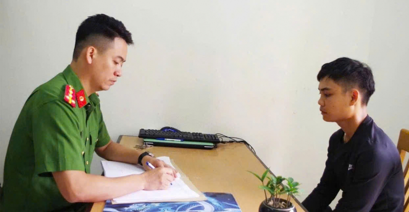 Khởi tố, tạm giam đối tượng  giao cấu với 