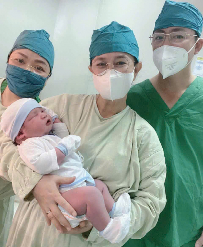 Bé trai gần nặng gần 6kg chào đời an toàn ở Cà Mau -1