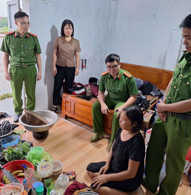 Công an tỉnh Ninh Bình trực và ứng trực sẵn sàng đảm bảo các yêu cầu phòng, chống mưa lũ -0