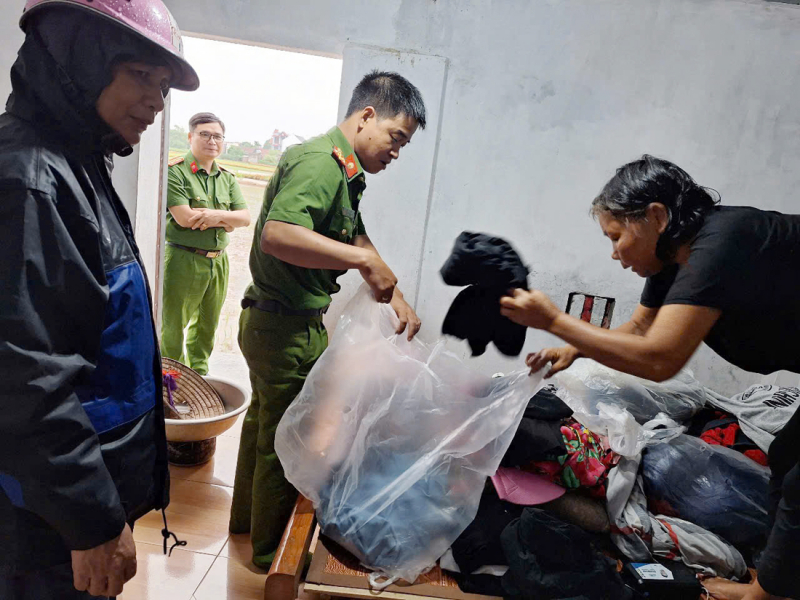 Công an tỉnh Ninh Bình trực và ứng trực sẵn sàng đảm bảo các yêu cầu phòng, chống mưa lũ -1