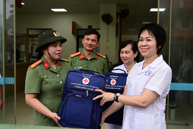 Đoàn Công tác Bộ Công an thăm, kiểm tra một số đơn vị ứng phó với bão tại Hải Phòng -0