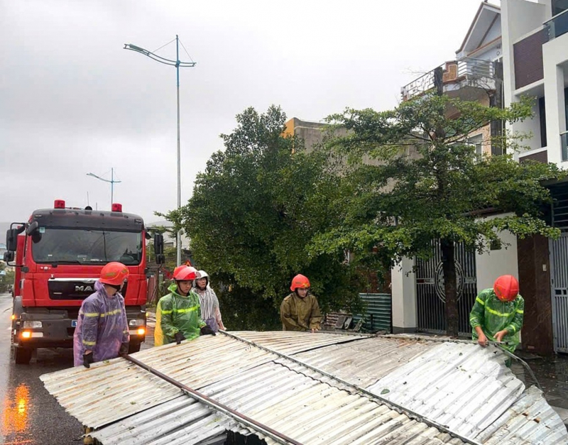 Đoàn Công tác Bộ Công an thăm, kiểm tra một số đơn vị ứng phó với bão tại Hải Phòng -0