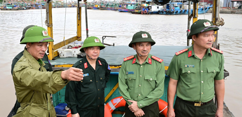 Đoàn Công tác Bộ Công an thăm, kiểm tra một số đơn vị ứng phó với bão tại Hải Phòng -0