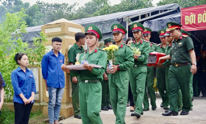 Di chuyển 12 hài cốt liệt sĩ về an táng tại Nghĩa trang Liệt sĩ Quốc gia Đường 9 -0