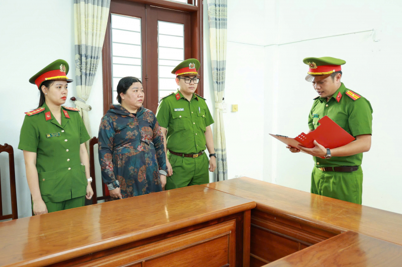 Bắt tạm giam đối tượng lừa đảo chiếm đoạt hơn 1 tỷ đồng để đánh bạc qua mạng -0