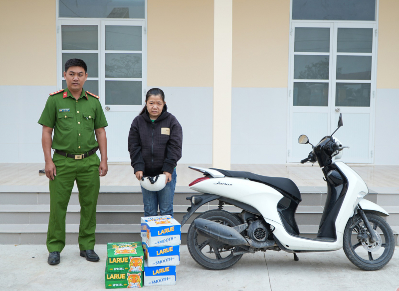 Bắt nữ quái 4 lần cướp giật 20 thùng bia -0