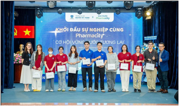 Mở rộng cơ hội nghề nghiệp cho sinh viên ngành Dược -0