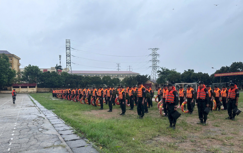 3.735 Cảnh sát cơ động, 41 chó nghiệp vụ thường trực sẵn sàng ứng phó bão WIPHA -0
