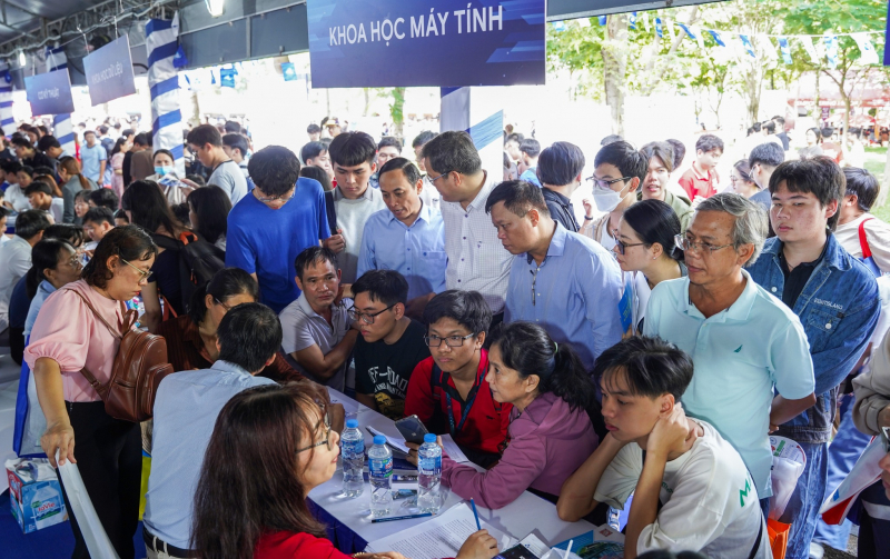 Cảnh giác chiêu lừa nhắm vào phụ huynh mùa tuyển sinh -0