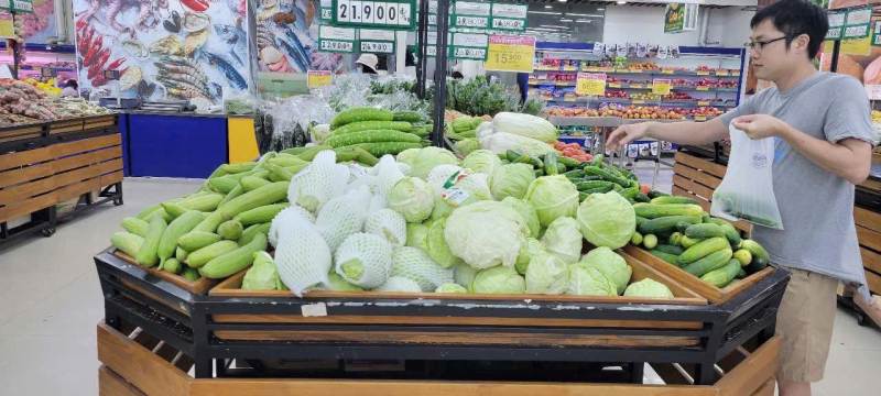 Thịt lợn, rau xanh đắt hàng trước giờ bão số 3 Wipha đổ bộ đất liền -3