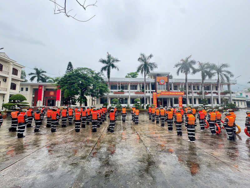 3.735 Cảnh sát cơ động, 41 chó nghiệp vụ thường trực sẵn sàng ứng phó bão WIPHA -0