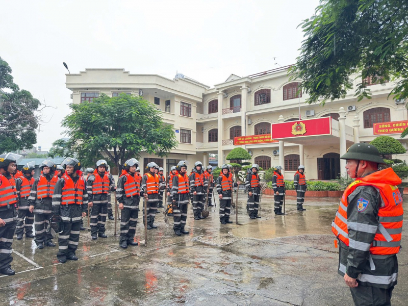 3.735 Cảnh sát cơ động, 41 chó nghiệp vụ thường trực sẵn sàng ứng phó bão WIPHA -1