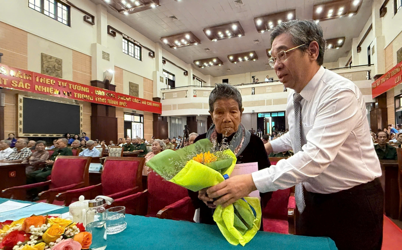 TP Hồ Chí Minh: Họp mặt người có công và truy tặng danh hiệu cho 6 Mẹ Việt Nam Anh hùng  -0