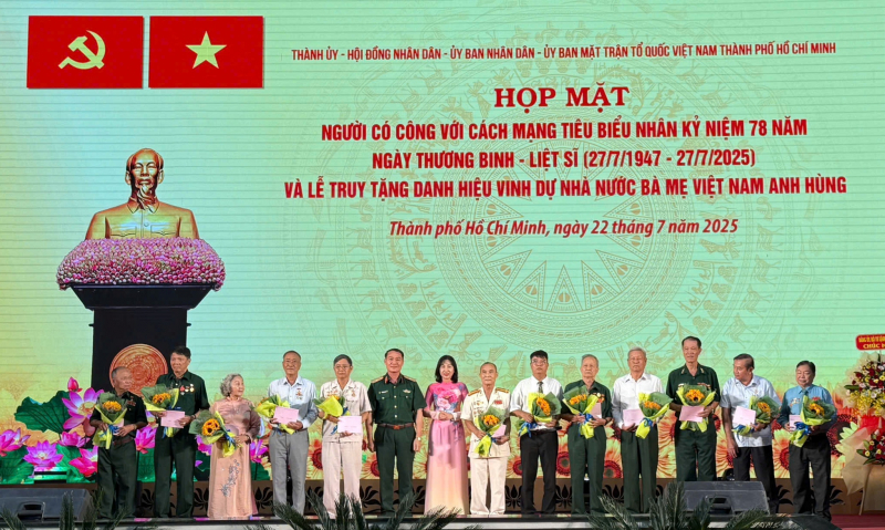 TP Hồ Chí Minh: Họp mặt người có công và truy tặng danh hiệu cho 6 Mẹ Việt Nam Anh hùng  -1