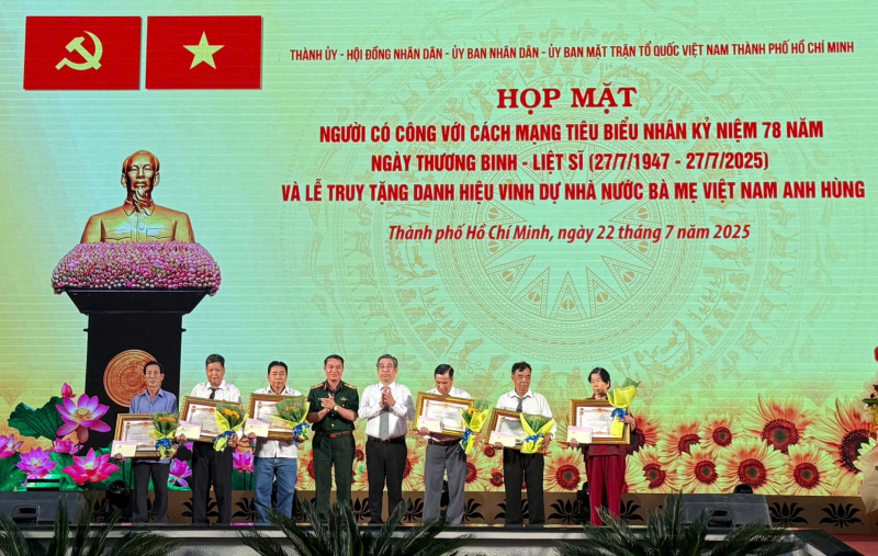 TP Hồ Chí Minh: Họp mặt người có công và truy tặng danh hiệu cho 6 Mẹ Việt Nam Anh hùng  -3