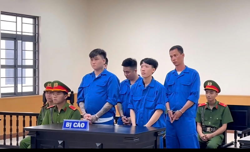 Tuyên án nhóm đối tượng tàng trữ, mua bán, sử dụng trái phép vũ khí quân dụng -0