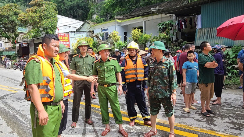 Lãnh đạo Công an tỉnh Nghệ An kiểm tra công tác khắc phục hậu quả bão số 3 -0