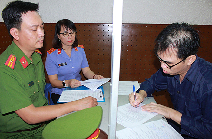 “Biến” đất công thành “đất ông” -0