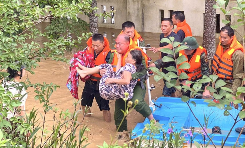 Lãnh đạo Công an tỉnh Nghệ An kiểm tra công tác phòng, chống và khắc phục hậu quả bão số 3 -0