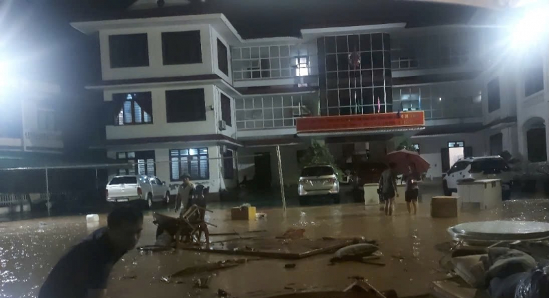 Lũ lớn tràn về trong đêm, nhiều người dân chạy lũ không kịp cứu tài sản -0
