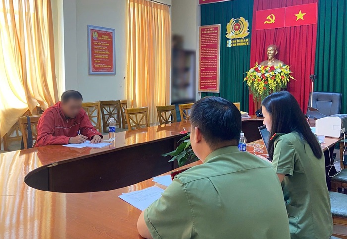 Dùng hình ảnh Trường Đại học xúc phạm danh dự tổ chức, cá nhân -0