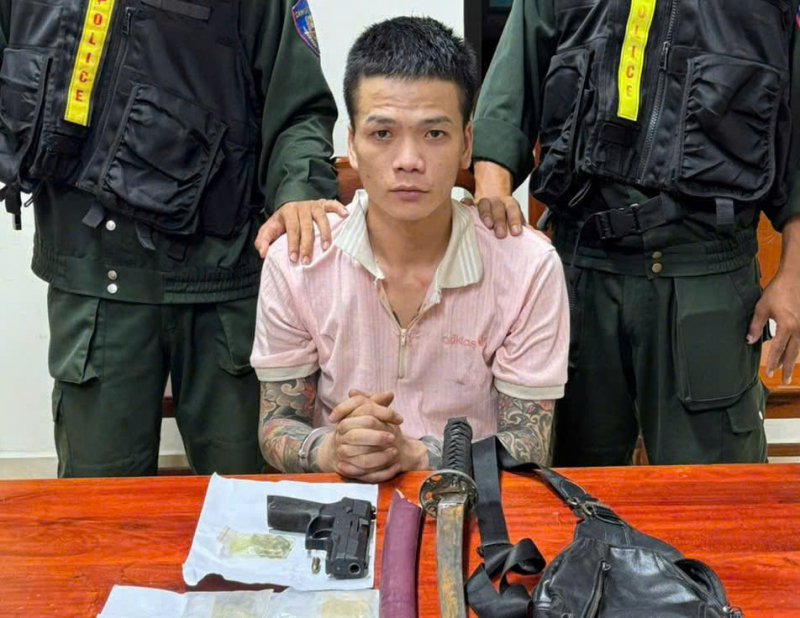Khống chế đối tượng mang theo súng đã lên nòng và nghi vấn tàng trữ ma túy -0