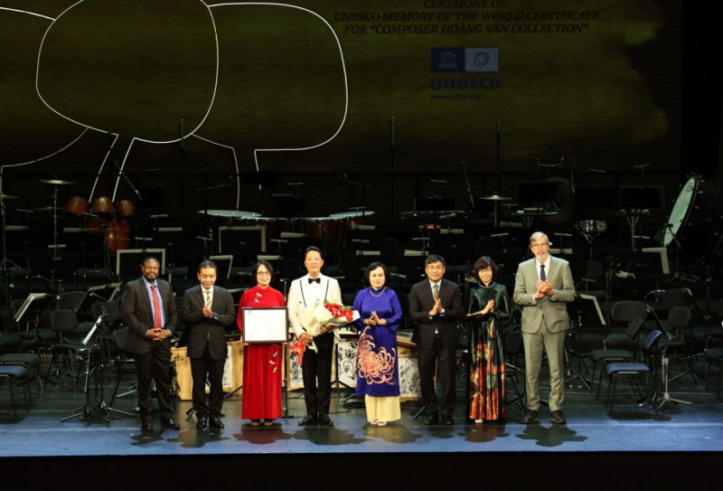 Không gian âm nhạc đặc biệt tôn vinh nhạc sĩ Hoàng Vân tại Nhà hát Hồ Gươm -0