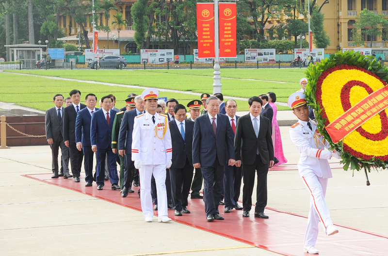 Lãnh đạo Đảng, Nhà nước viếng Chủ tịch Hồ Chí Minh và các Anh hùng liệt sĩ -0