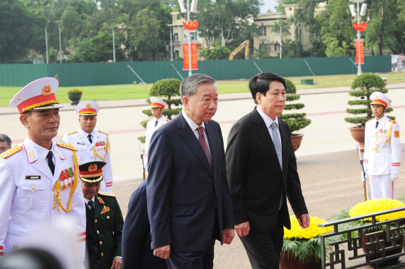 Lãnh đạo Đảng, Nhà nước viếng Chủ tịch Hồ Chí Minh và các Anh hùng liệt sĩ -0