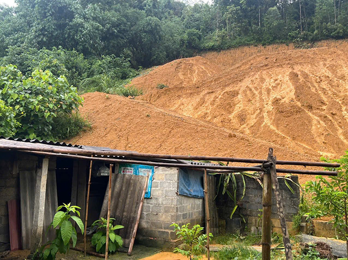 Lực lượng Công an căng sức giúp dân khắc phục hậu quả cơn bão số 3 -1