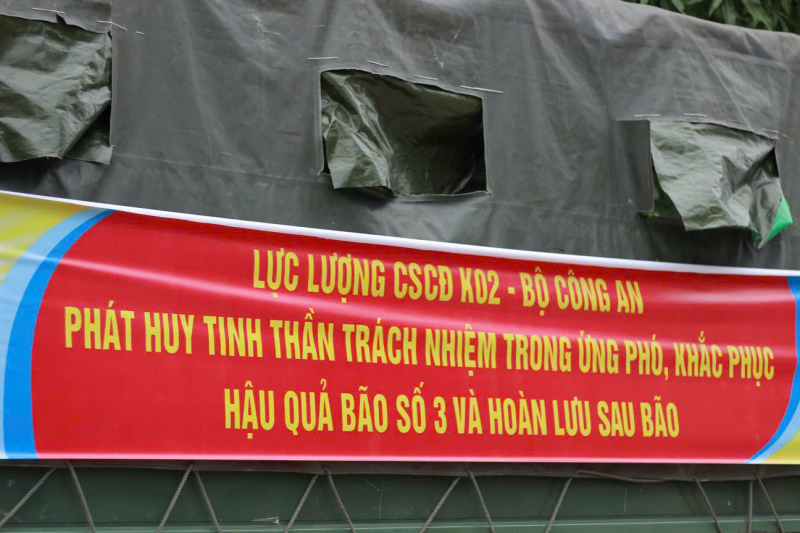 Trung Đoàn CSCĐ Bắc Trung Bộ xuất quân hỗ trợ người dân khắc phục hậu quả lũ lụt -0
