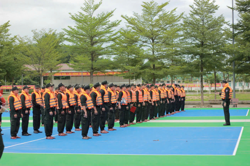 Trung Đoàn CSCĐ Bắc Trung Bộ xuất quân hỗ trợ người dân khắc phục hậu quả lũ lụt -0
