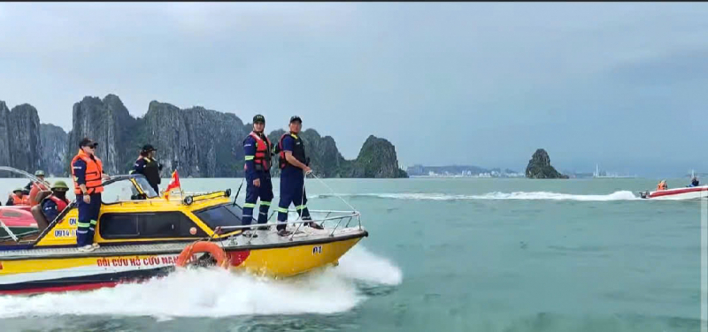 Phát hiện một thi thể, nghi là nạn nhân đắm tàu trên vịnh Hạ Long -0