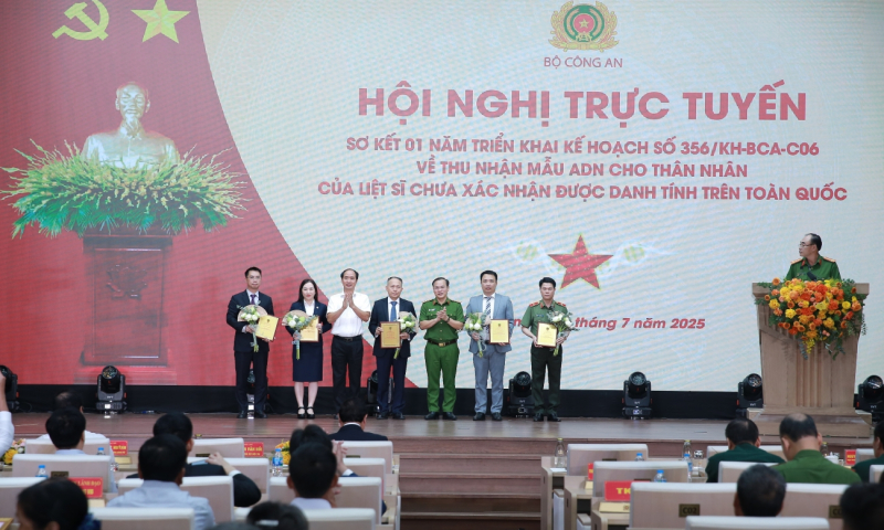 ADN là “chìa khóa” mở ra và phục hồi ký ức lịch sử cho thân nhân các gia đình liệt sĩ -0
