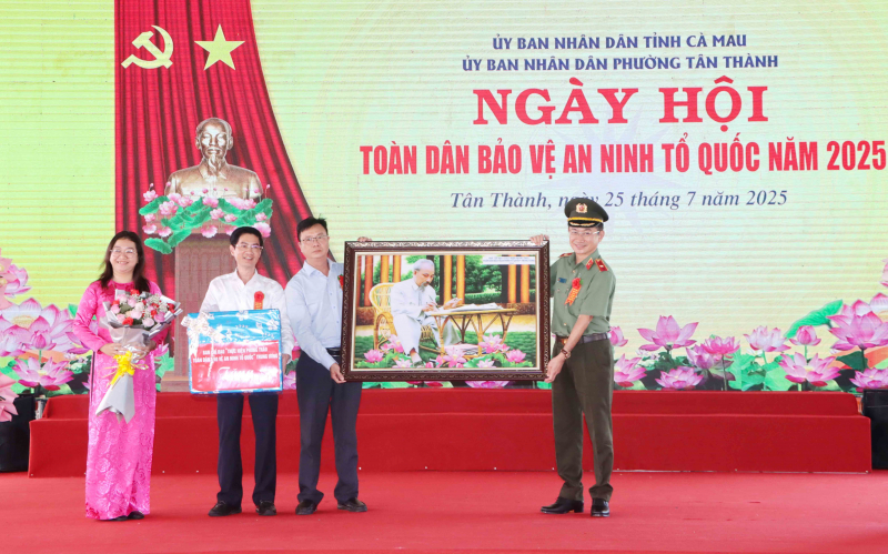 Xây dựng phong trào phải hợp lòng dân, vì lợi ích của nhân dân -0