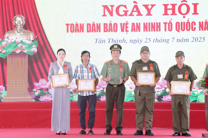 Xây dựng phong trào phải hợp lòng dân, vì lợi ích của nhân dân -0