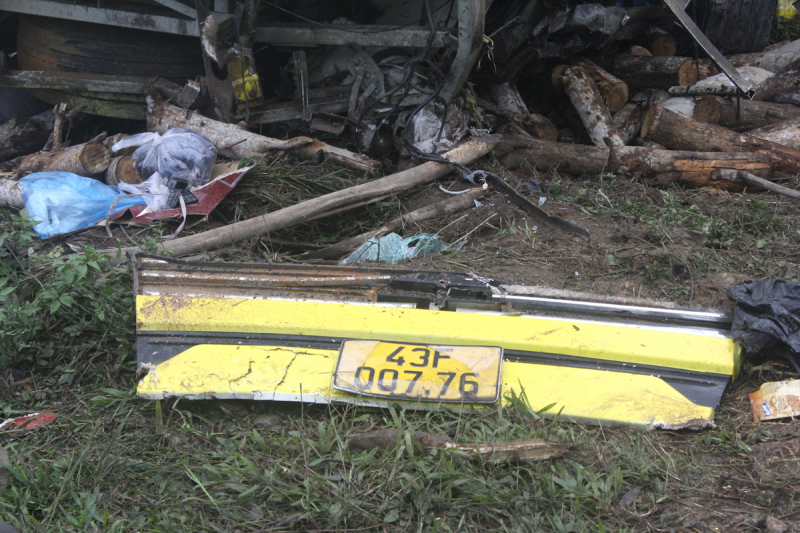 Xe khách nổ lốp trước, tài xế âm tính với ma túy và nông độ cồn -0