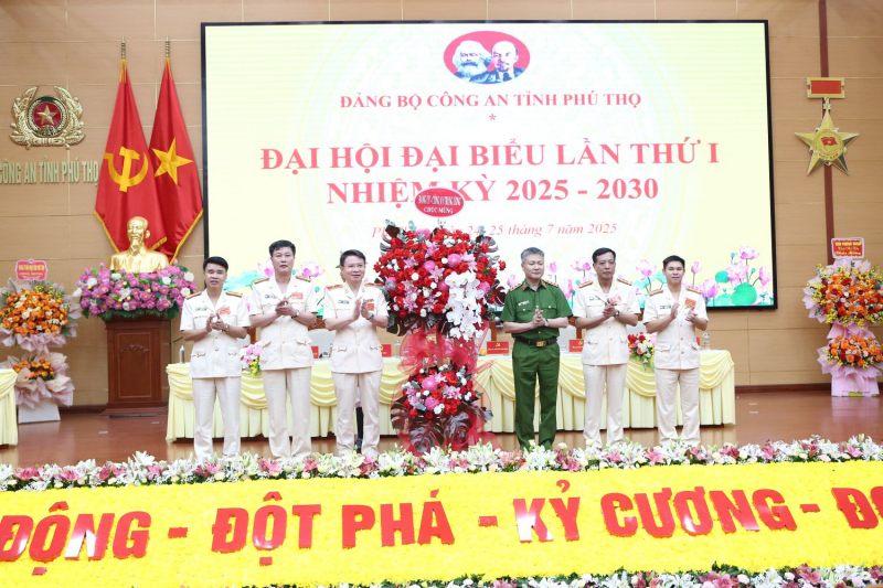 Xây dựng Đảng bộ Công an tỉnh Phú Thọ trong sạch, vững mạnh, đáp ứng yêu cầu công tác -0