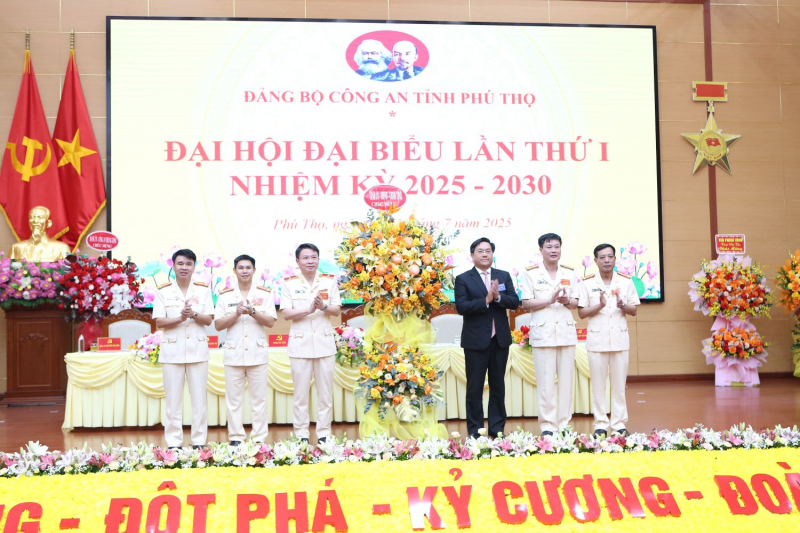 Xây dựng Đảng bộ Công an tỉnh Phú Thọ trong sạch, vững mạnh, đáp ứng yêu cầu công tác -0