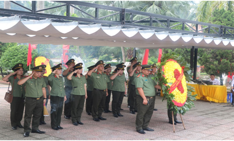 Cục Y tế Bộ Công an dâng hương tưởng niệm các Anh hùng, liệt sĩ -0