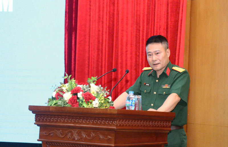 Kiều bào trẻ giao lưu với những chiến sĩ “mũ nồi xanh” Việt Nam -0