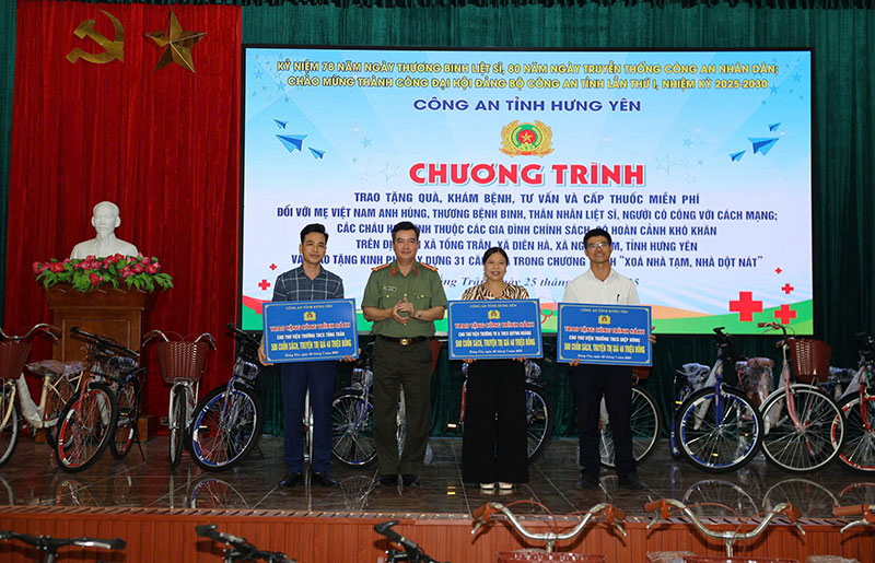 Công an tỉnh Hưng Yên tri ân người có công với cách mạng -0