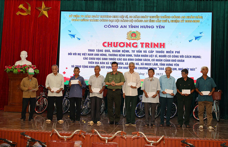 Công an tỉnh Hưng Yên tri ân người có công với cách mạng -0