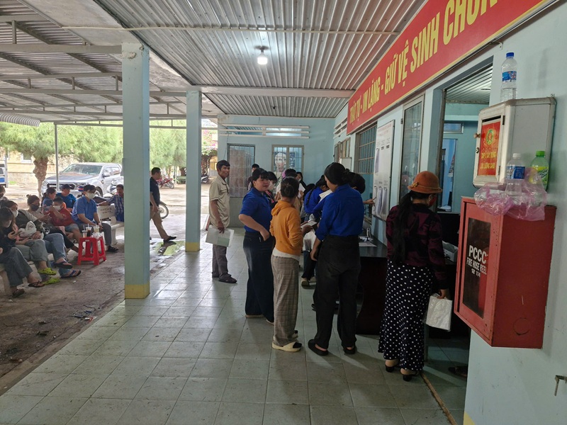 Công an Lâm Đồng: Xuyên trưa phục vụ người dân làm căn cước  -0