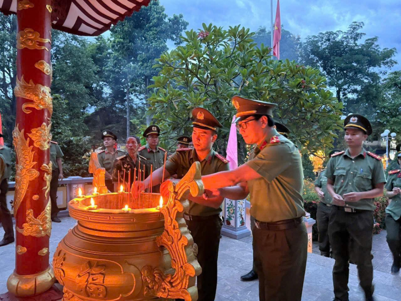 Công an TP Huế tổ chức nhiều hoạt động tri ân thương bệnh binh, người có công cách mạng -0