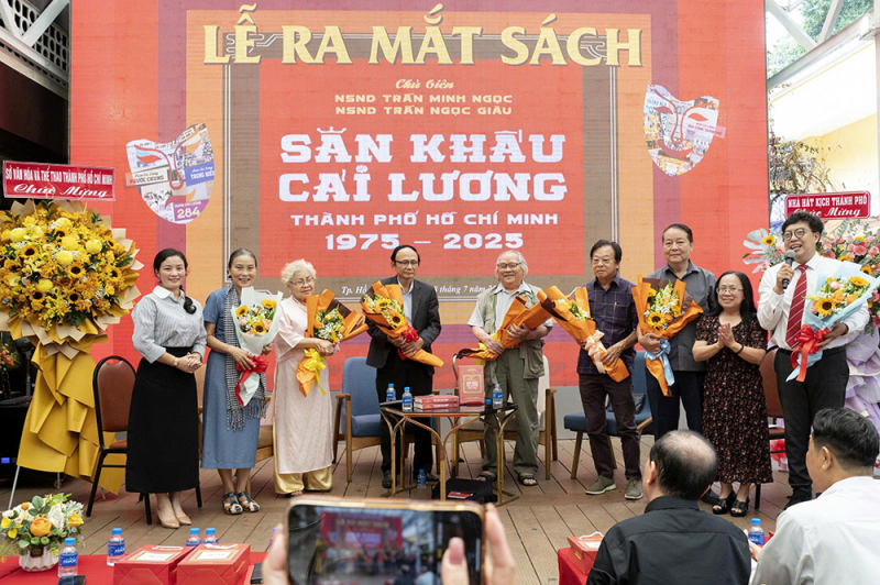 Ấn phẩm đặc biệt của sân khấu cải lương -2