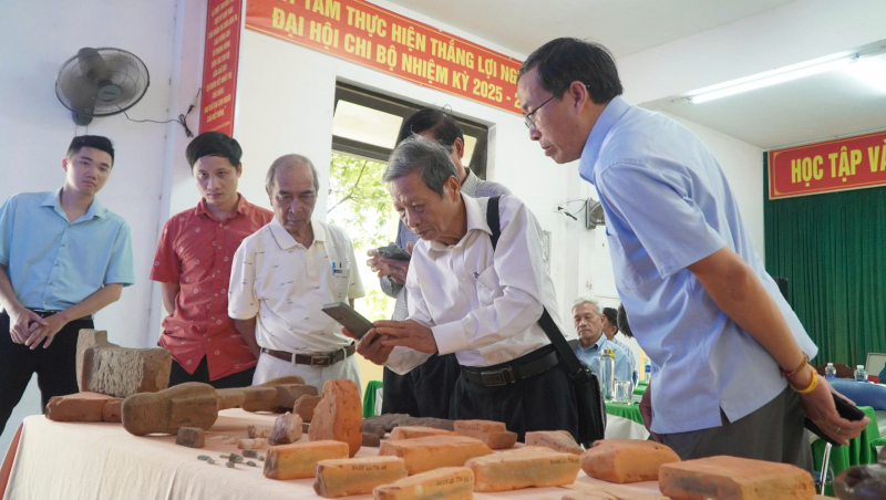 Tháp Chăm ngàn năm tuổi “kêu cứu” -0