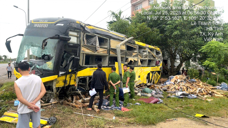 Xe khách nổ lốp trước, tài xế âm tính với ma túy và nông độ cồn -0