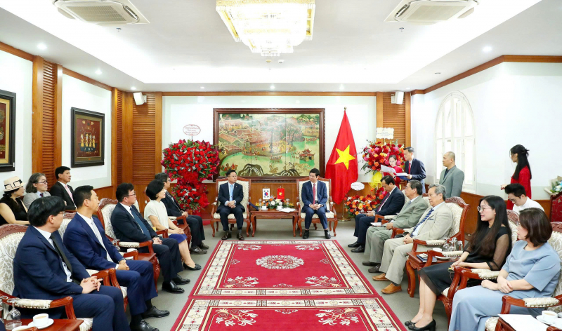 Trao Bằng khen của Bộ Văn hoá, Thể thao và Du lịch cho hậu duệ đời thứ 31 của vua Lý Thái Tổ -0