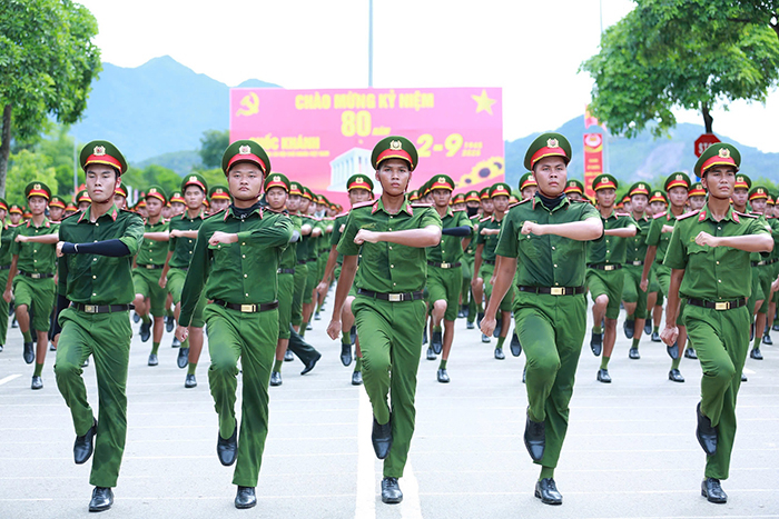 Những bước chân không mỏi -0